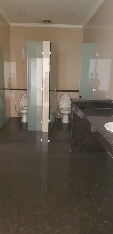 Dijual 800 m2 Gedung Raya Jemursari Surabaya Timur - Gedung Baru Gress 3 Lantai Hadap Nol Jalan Raya Bonus Unit Lift ,Unit Ac, Lampu, Parkiran Mobil Luas Komersial Area cocok buat segala Usaha, Bank, 