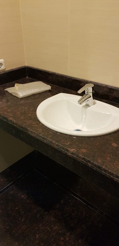 Dijual 800 m2 Gedung Raya Jemursari Surabaya Timur - Gedung Baru Gress 3 Lantai Hadap Nol Jalan Raya Bonus Unit Lift ,Unit Ac, Lampu, Parkiran Mobil Luas Komersial Area cocok buat segala Usaha, Bank, 