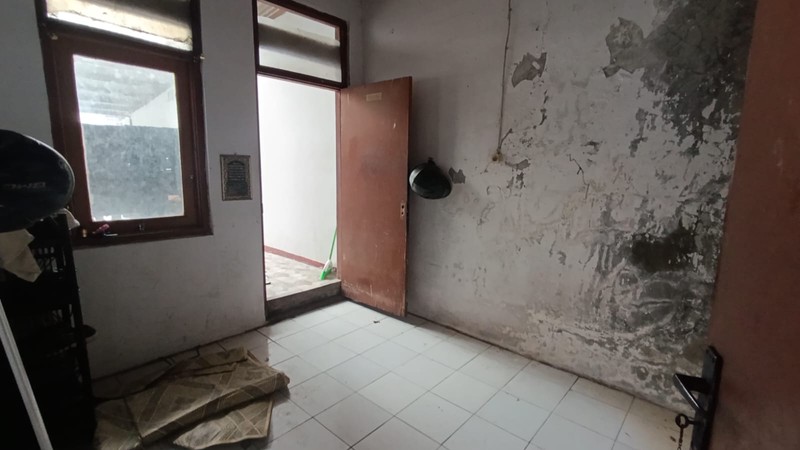 Dijual Rumah Lama Hitung Tanah Dalam Komplek Lokasi Di Larangan, Tangerang