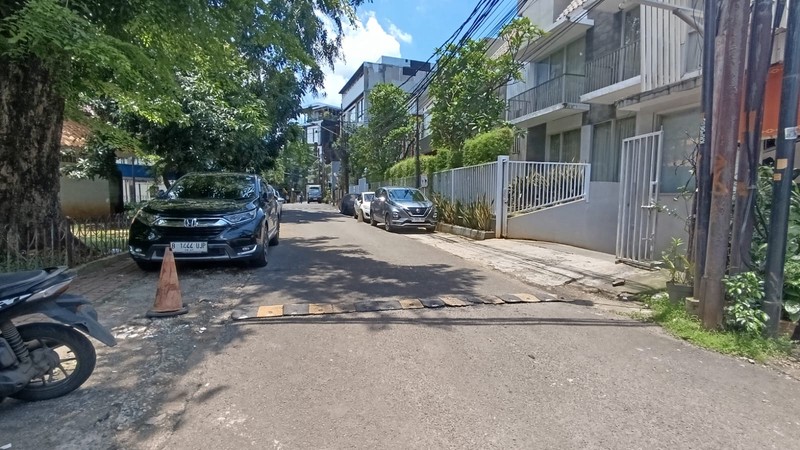 Dijual Bangunan Cocok Untuk Tempat Usaha Lokasi Strategis Di Jl. Sampit, Kebayoran Baru, Jakarta Selatan