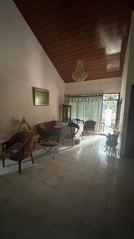 Dijual Rumah 2 Lantai di Depok - 5+1 KT, Lokasi Nyaman & Strategis
