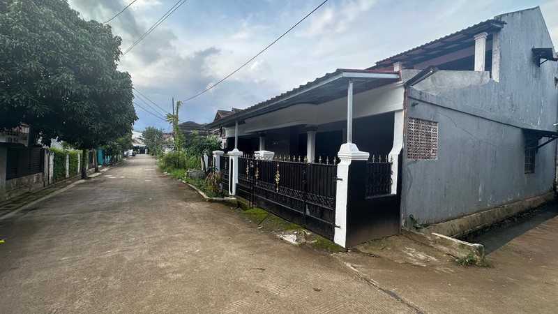 Dijual Rumah 2 Lantai di Depok - 5+1 KT, Lokasi Nyaman & Strategis
