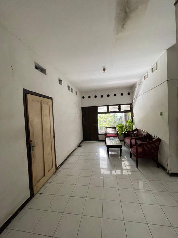 Rumah dan Gudang SHM Gayungan Surabaya LT 819 m²