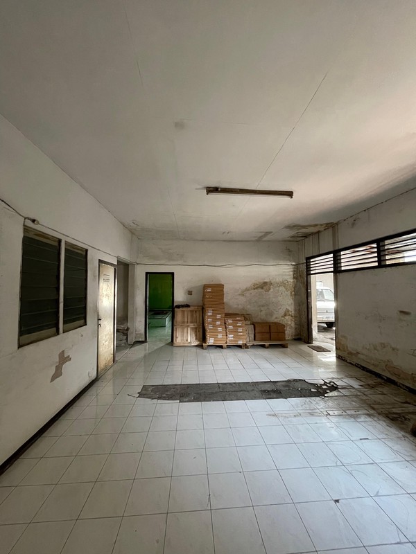 Rumah dan Gudang SHM Gayungan Surabaya LT 819 m²