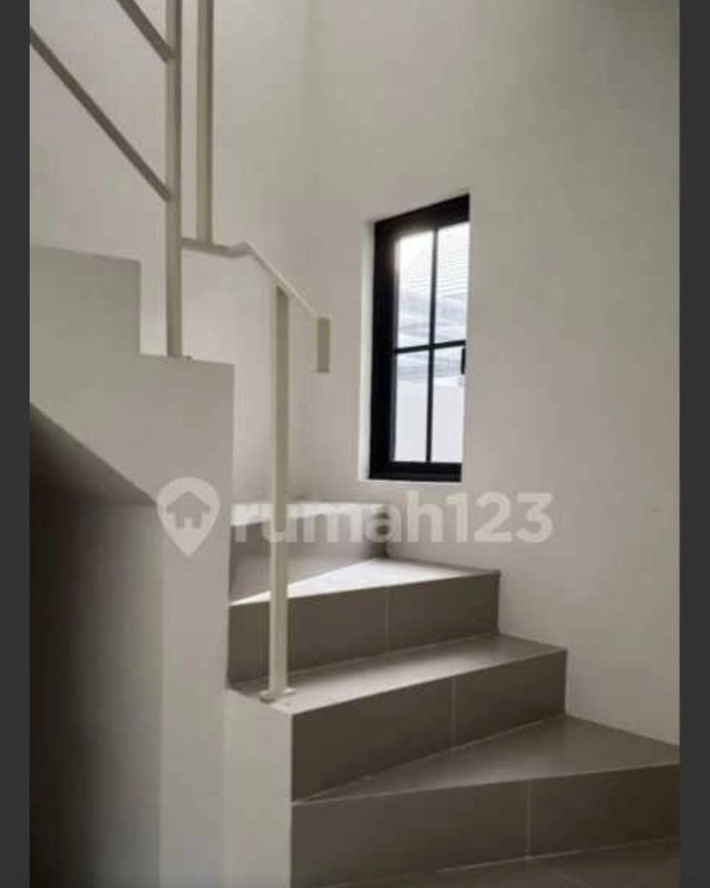 Disewakan Rumah 2 lantai Rungkut Amesta living Sidoarjo Waru