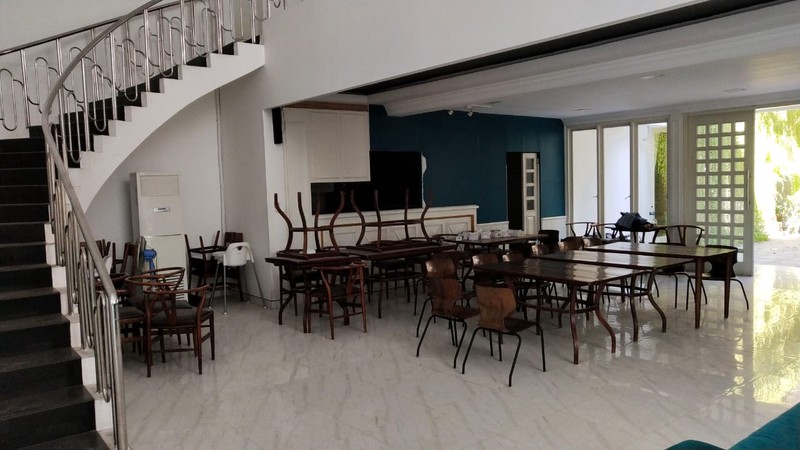 Disewakan 800 m2 Ex Resto / Cafe Jalan Raya Jemursari Surabaya Timur -Parkiran Mobil Luas Komersial Area Cocok Buat Segala Usaha Dekat Raya Prapen, Margorejo Indah, Ubaya Tenggilis Mejoyo