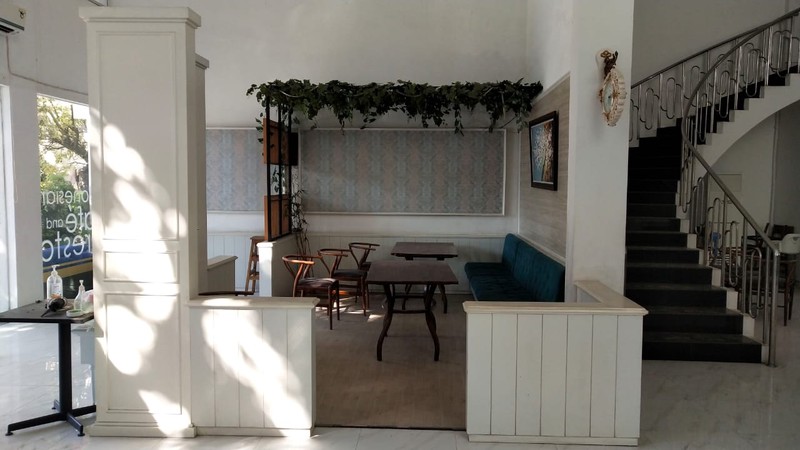 Disewakan 800 m2 Ex Resto / Cafe Jalan Raya Jemursari Surabaya Timur -Parkiran Mobil Luas Komersial Area Cocok Buat Segala Usaha Dekat Raya Prapen, Margorejo Indah, Ubaya Tenggilis Mejoyo