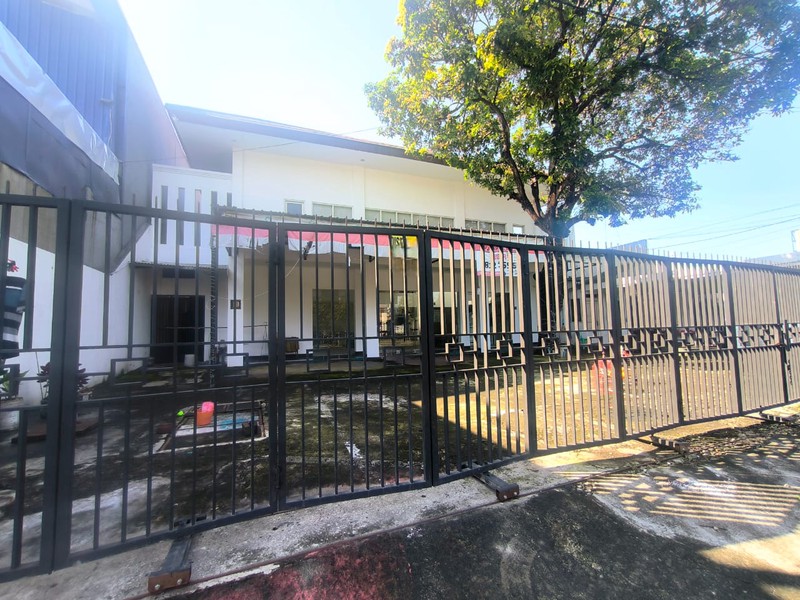 Disewakan 800 m2 Ex Resto / Cafe Jalan Raya Jemursari Surabaya Timur -Parkiran Mobil Luas Komersial Area Cocok Buat Segala Usaha Dekat Raya Prapen, Margorejo Indah, Ubaya Tenggilis Mejoyo