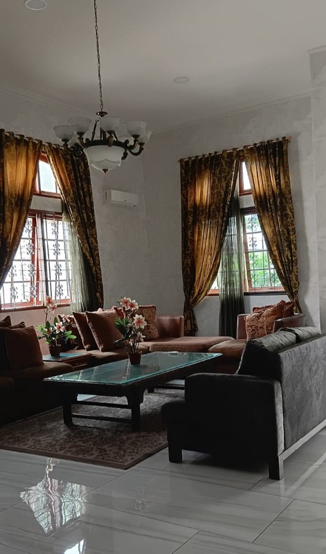 Rumah 2 lantai , kondisi bagus , lux  di Menteng.. 