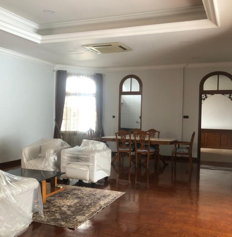 Rumah 2 lantai , kondisi bagus , lux  di Menteng.. 