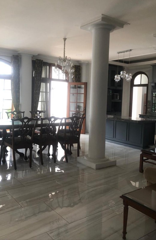 Rumah 2 lantai , kondisi bagus , lux  di Menteng.. 