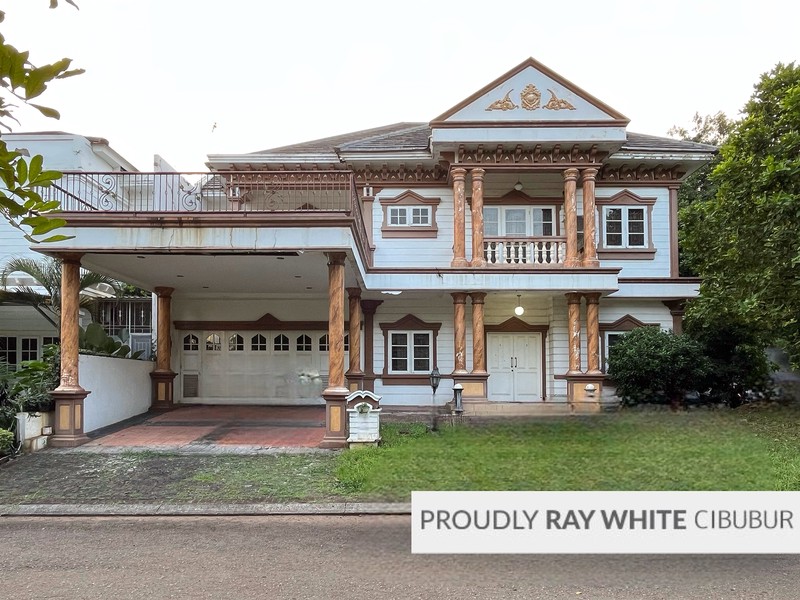 Rumah Besar, Hoek, Depan Taman di Kota Wisata, Cibubur