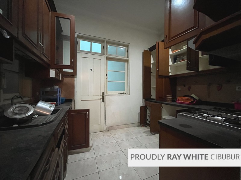 Rumah Besar, Hoek, Depan Taman di Kota Wisata, Cibubur