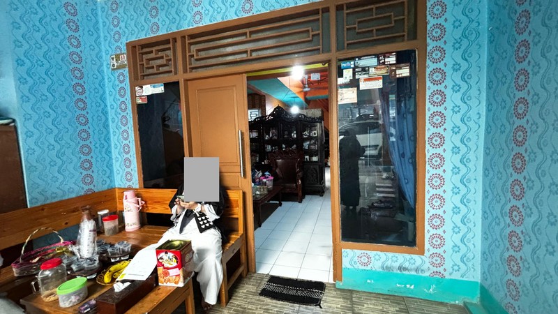 Rumah Utama dengan Kamar kosan + Kontrakan di Joglo Kembangan Jakarta Barat