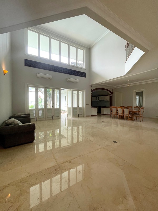 Disewa Rumah Mewah di Menteng Dekat Jl Agus Salim