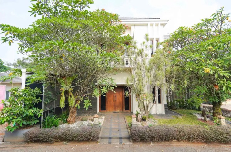 Rumah Classic Modern Hook Grand Cibubur Country - Kayu Jati Mewah  Siap Huni