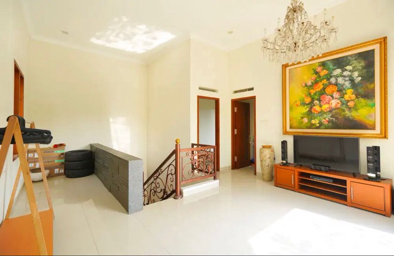 Rumah Classic Modern Hook Grand Cibubur Country - Kayu Jati Mewah  Siap Huni