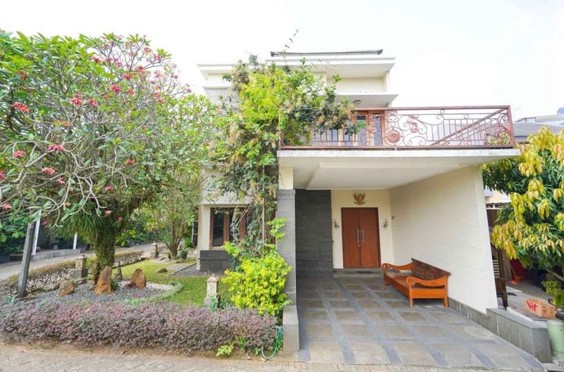 Rumah Classic Modern Hook Grand Cibubur Country - Kayu Jati Mewah  Siap Huni