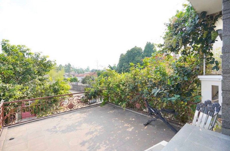 Rumah Classic Modern Hook Grand Cibubur Country - Kayu Jati Mewah  Siap Huni