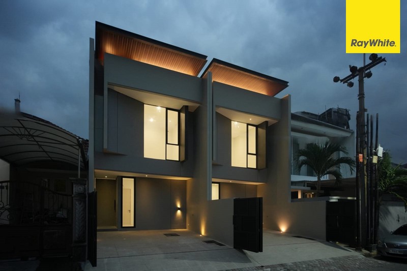 Dijual Rumah 2 lantai di Sutorejo Prima Indah Utara Surabaya