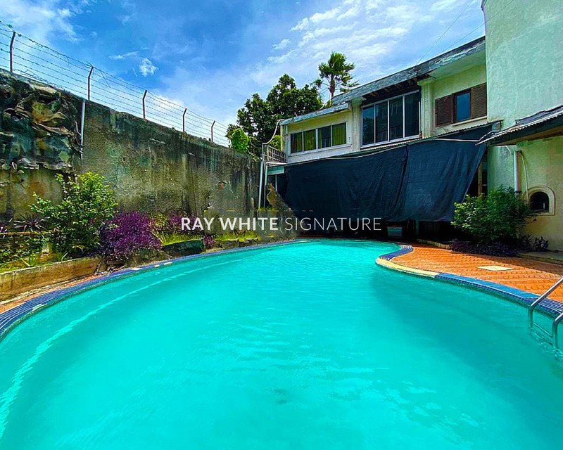 Rumah Klasik dengan Lokasi Strategis di Jl. Bangka Raya Cocok Untuk Bisnis