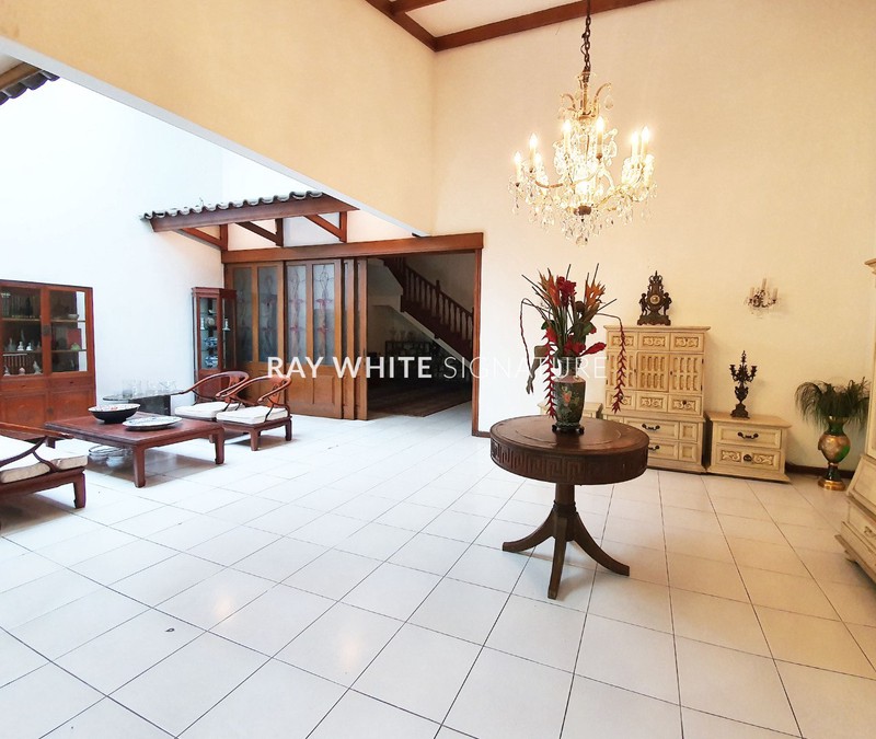 Rumah Mewah di Area Tenang dan Nyaman Jl. Bangka VIIIA