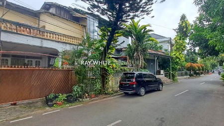Rumah Lama Posisi Hoek di Cempaka Putih Tengah Jakarta Pusat