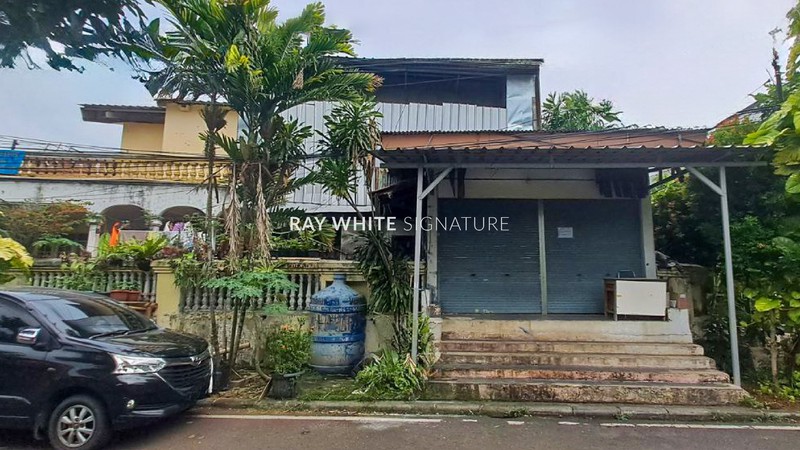 Rumah Lama Posisi Hoek di Cempaka Putih Tengah Jakarta Pusat
