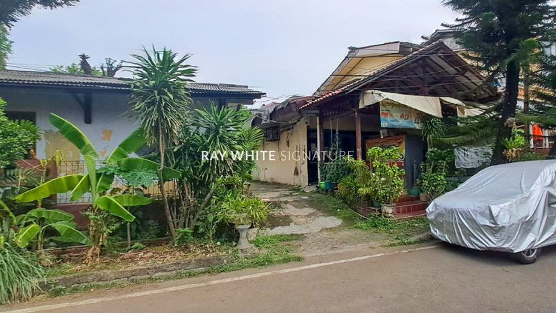 Rumah Lama Posisi Hoek di Cempaka Putih Tengah Jakarta Pusat