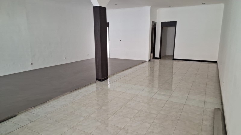 DISEWAKAN BANGUNAN KOMERSIL JALAN KARTINI SURABAYA PUSAT