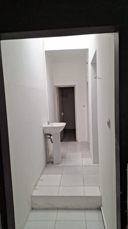 DISEWAKAN BANGUNAN KOMERSIL JALAN KARTINI SURABAYA PUSAT