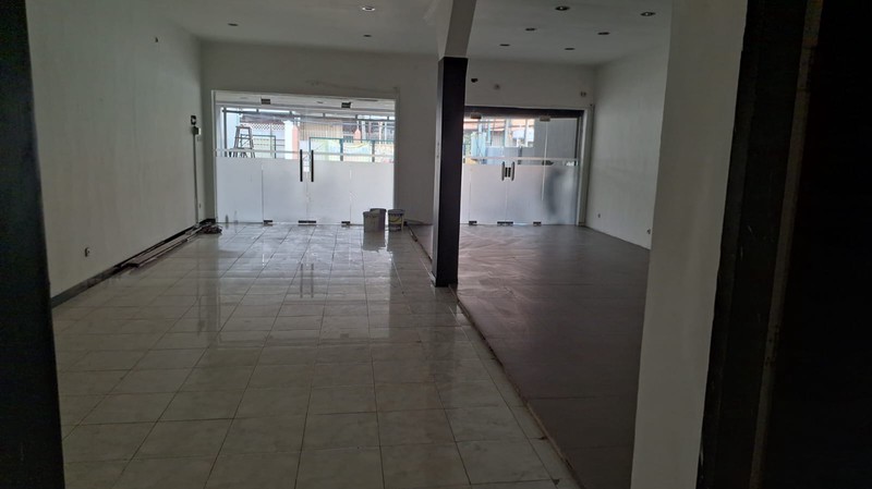 DISEWAKAN BANGUNAN KOMERSIL JALAN KARTINI SURABAYA PUSAT