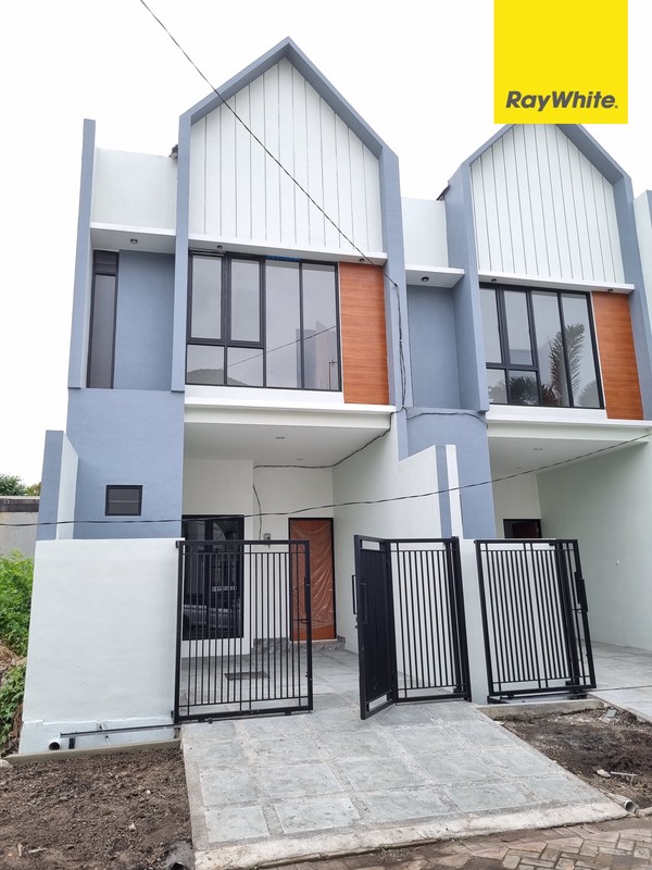Dijual Rumah 2 lantai di Prapen Indah Surabaya