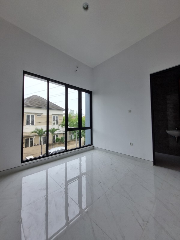 Dijual Rumah 2 lantai di Prapen Indah Surabaya