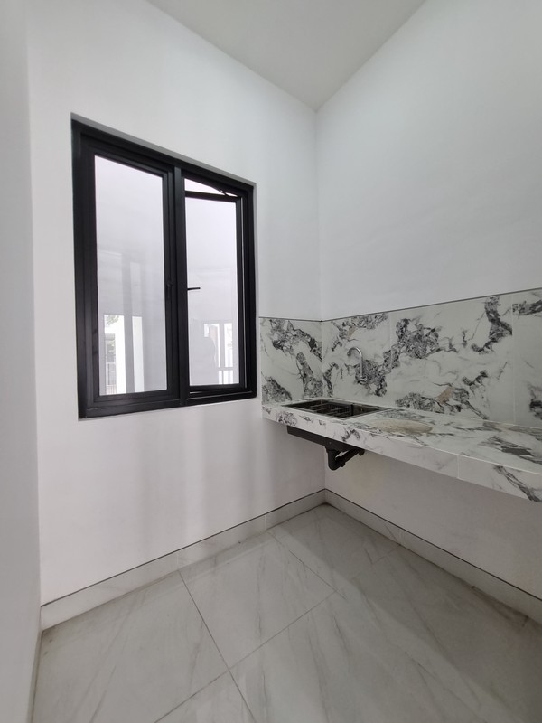 Dijual Rumah 2 lantai di Prapen Indah Surabaya