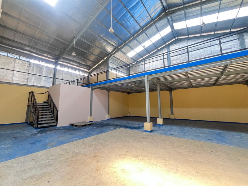 Gudang baru siap operasional, bisa masuk tronton 40 ft di pinggir jalan raya Tole Iskandar Depok Jawa Barat