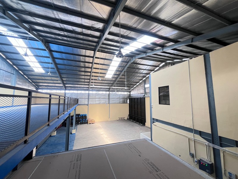 Gudang baru siap operasional, bisa masuk tronton 40 ft di pinggir jalan raya Tole Iskandar Depok Jawa Barat