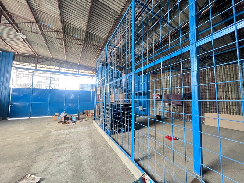 Gudang baru siap operasional, bisa masuk tronton 40 ft di pinggir jalan raya Tole Iskandar Depok Jawa Barat