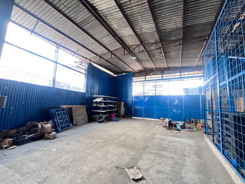 Gudang baru siap operasional, bisa masuk tronton 40 ft di pinggir jalan raya Tole Iskandar Depok Jawa Barat