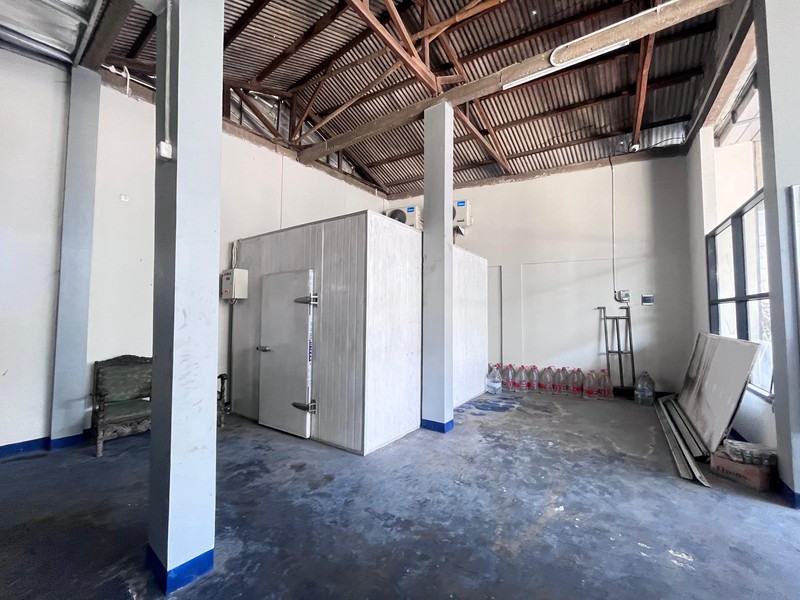 Gudang baru siap operasional, bisa masuk tronton 40 ft di pinggir jalan raya Tole Iskandar Depok Jawa Barat