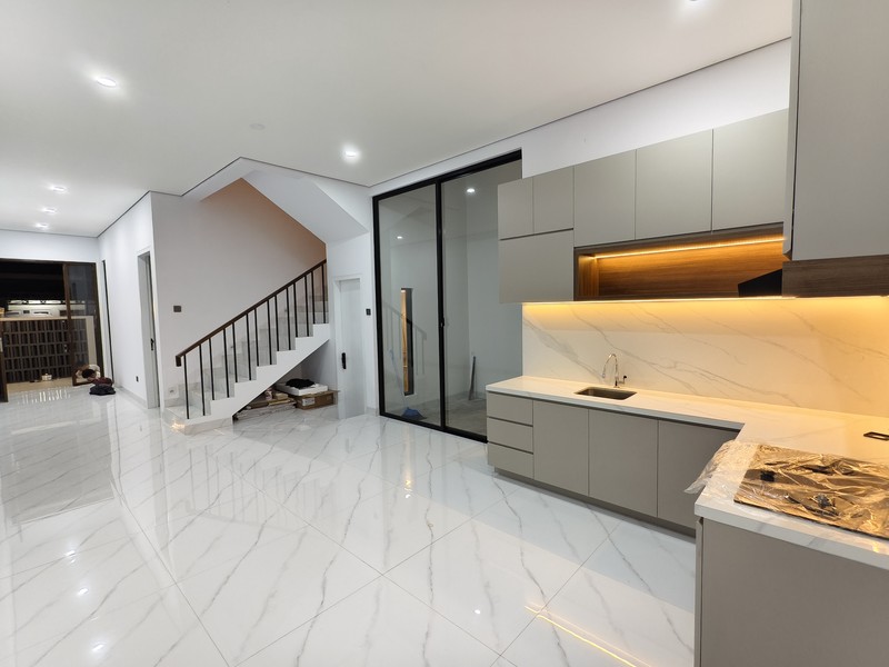 Brand New House di Griya Loka BSD City, jalan kaki ke Santa Ursula