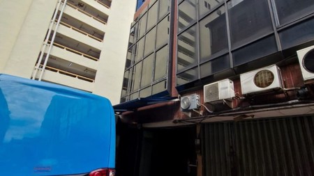Dijua Ruko Semi-Furnished di Petojo Utara, dekat Gajah Mada