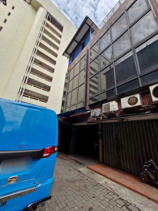 Dijua Ruko Semi-Furnished di Petojo Utara, dekat Gajah Mada
