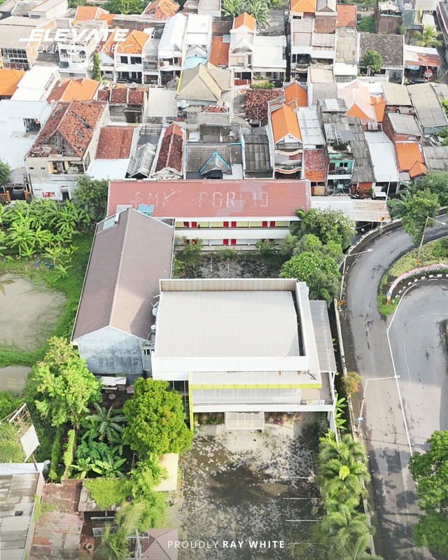 Dijual Bangunan Ex Hotel Strategis Murah di Medokan Semampir