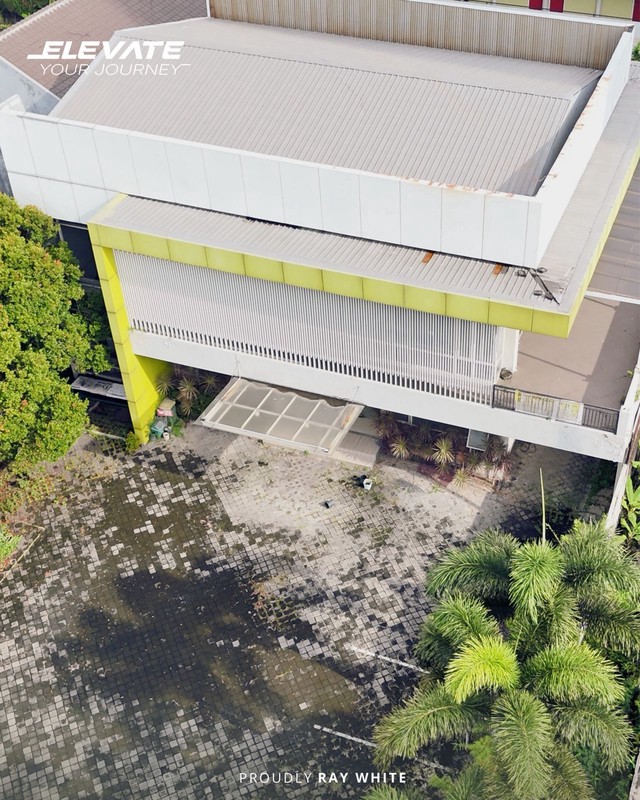 Dijual Bangunan Ex Hotel Strategis Murah di Medokan Semampir