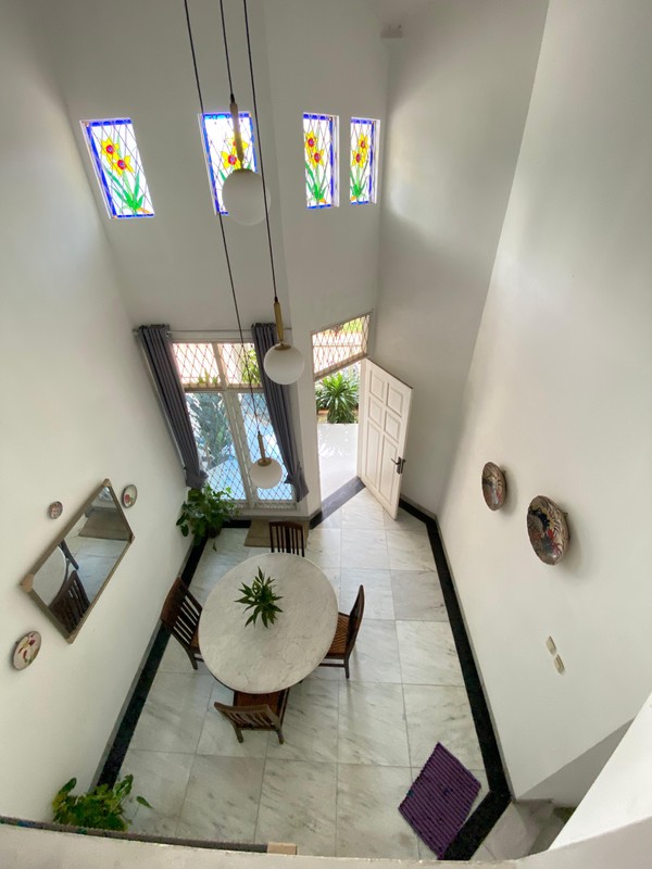 Dijual Rumah Asri Dua Lantai Hadap Utara, High Ceiling, & Siap Huni di Cinere