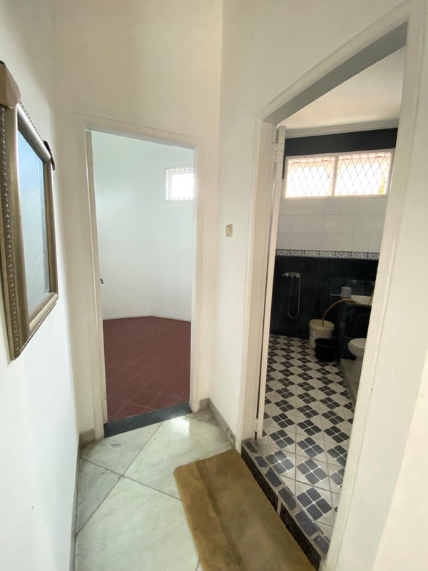 Dijual Rumah Asri Dua Lantai Hadap Utara, High Ceiling, & Siap Huni di Cinere