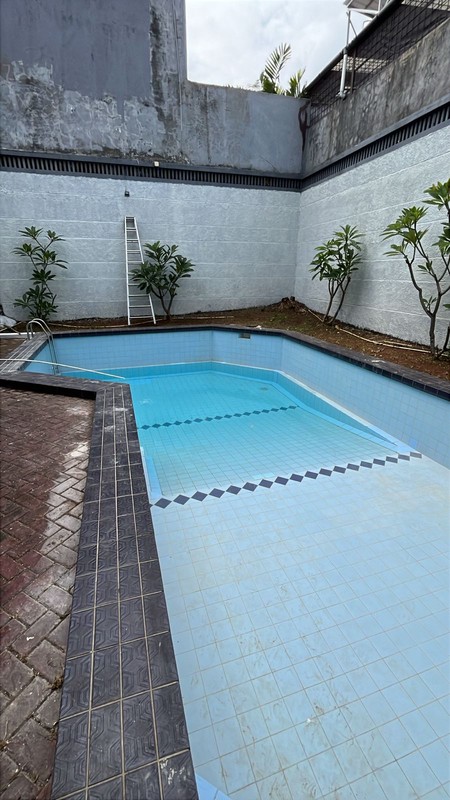 Disewakan Rumah Mewah Lebak Bulus 5KT + Kolam Renang - Dekat MRT & Tol