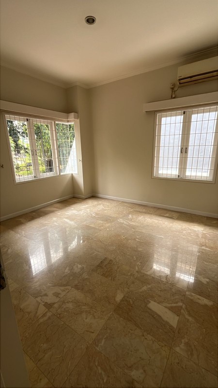 Disewakan Rumah Mewah Lebak Bulus 5KT + Kolam Renang - Dekat MRT & Tol