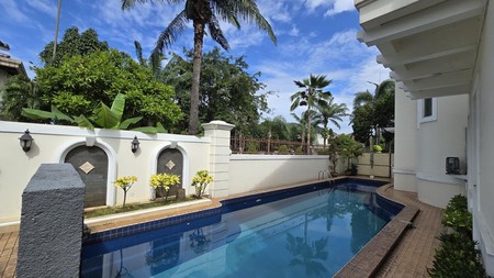 Luxury House Hoek Karawaci 4KT + Kolam Renang - SHM, Harga Nego